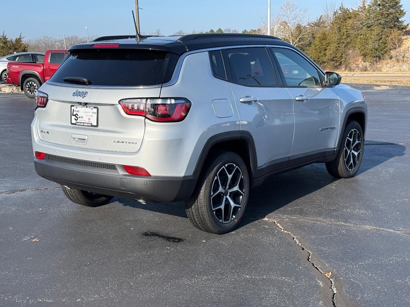 Jeep Compass Vehicle Full-screen Gallery Image 3