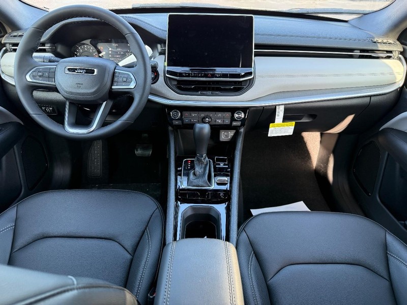 Jeep Compass Vehicle Full-screen Gallery Image 7