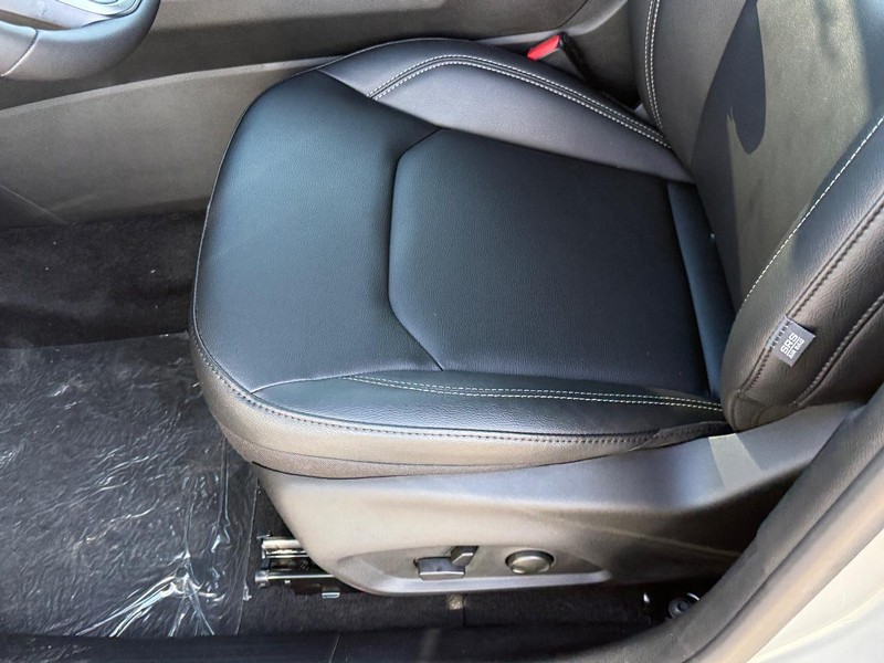 Jeep Compass Vehicle Full-screen Gallery Image 11