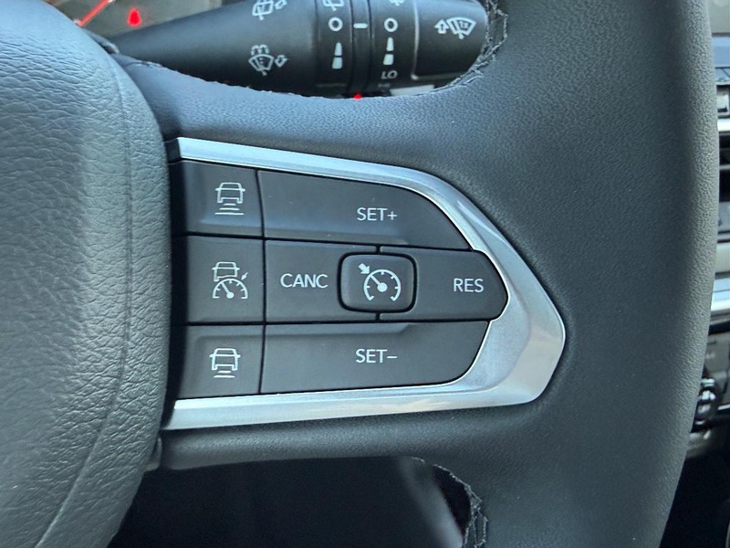 Jeep Compass Vehicle Full-screen Gallery Image 13