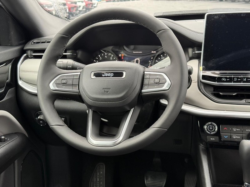 Jeep Compass Vehicle Full-screen Gallery Image 7