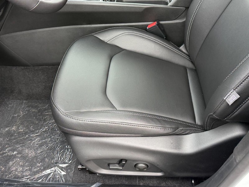 Jeep Compass Vehicle Full-screen Gallery Image 10