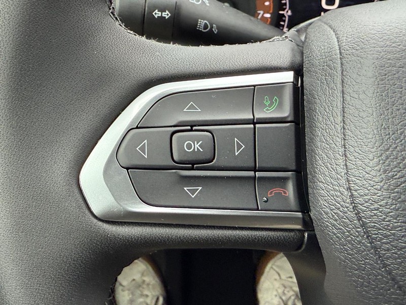 Jeep Compass Vehicle Full-screen Gallery Image 11