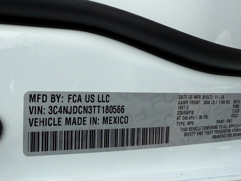 Jeep Compass Vehicle Full-screen Gallery Image 14