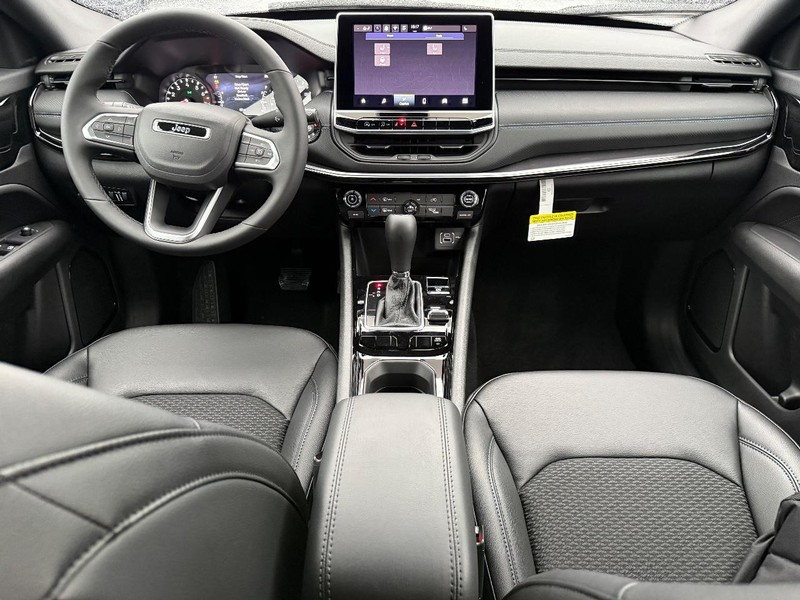 Jeep Compass Vehicle Full-screen Gallery Image 6