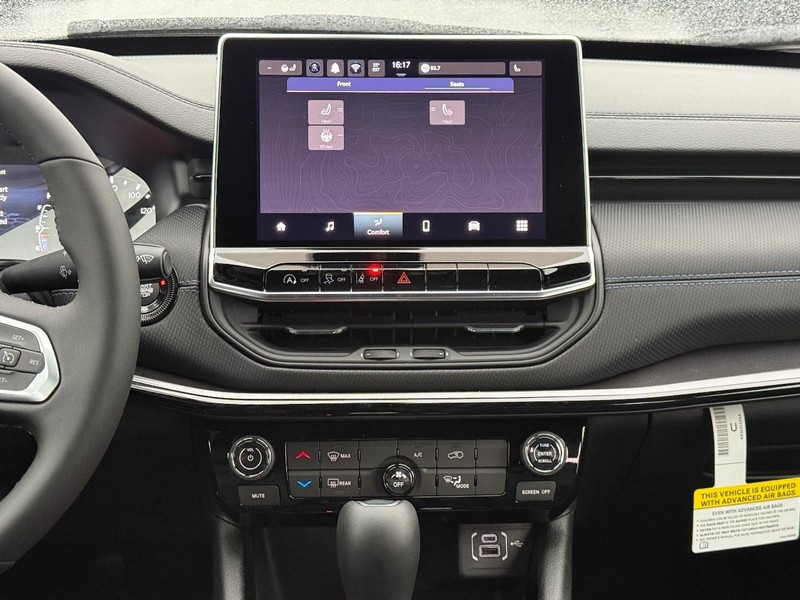 Jeep Compass Vehicle Full-screen Gallery Image 8