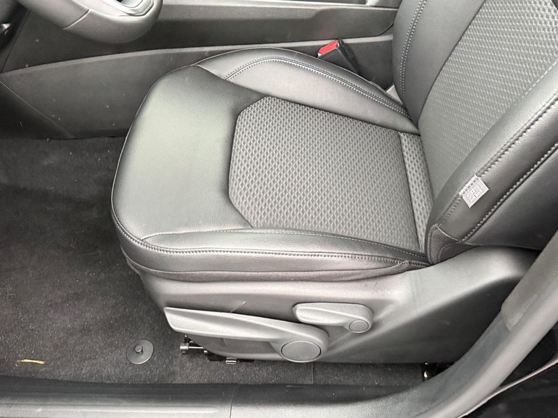 Jeep Compass Vehicle Full-screen Gallery Image 10