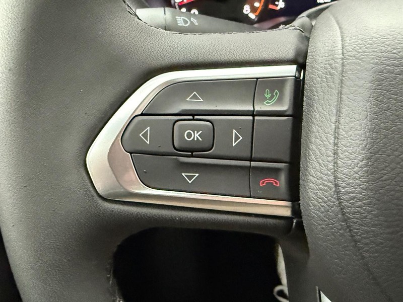 Jeep Compass Vehicle Full-screen Gallery Image 11