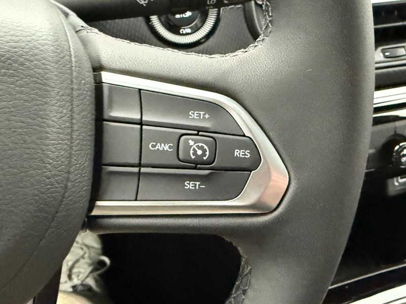 Jeep Compass Vehicle Full-screen Gallery Image 12