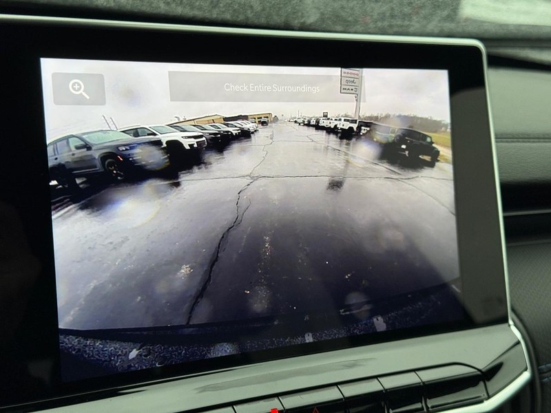 Jeep Compass Vehicle Full-screen Gallery Image 14