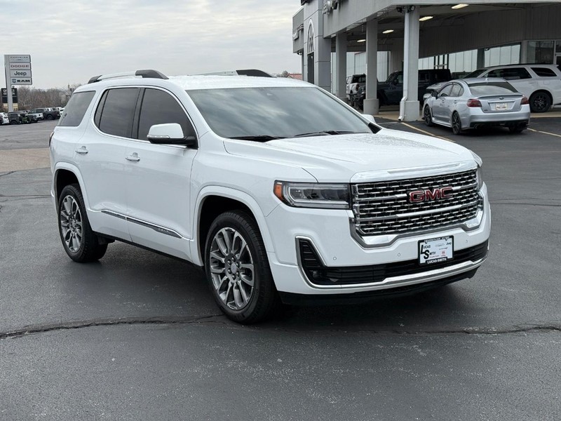 GMC Acadia Vehicle Full-screen Gallery Image 2