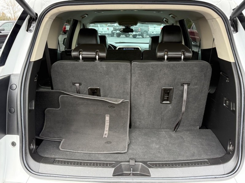 GMC Acadia Vehicle Full-screen Gallery Image 4