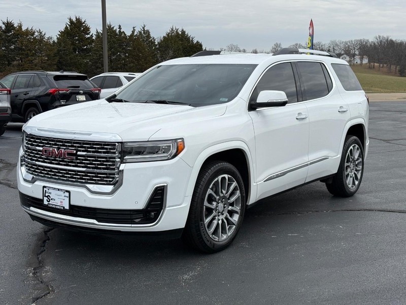 GMC Acadia Vehicle Full-screen Gallery Image 8