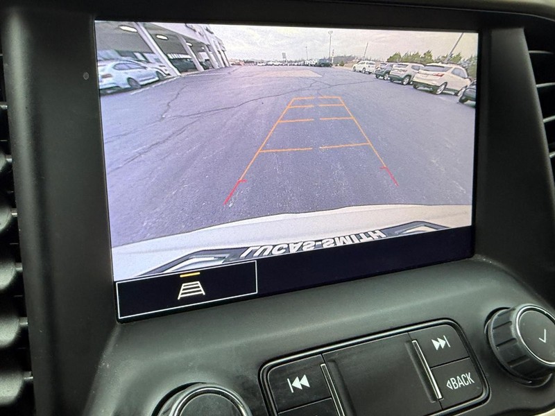 GMC Acadia Vehicle Full-screen Gallery Image 22