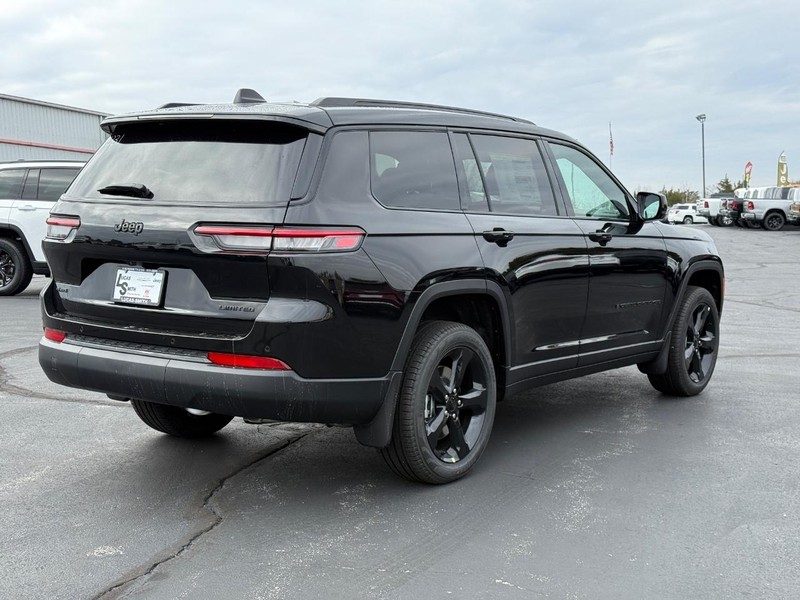 Jeep Grand Cherokee L Vehicle Full-screen Gallery Image 3