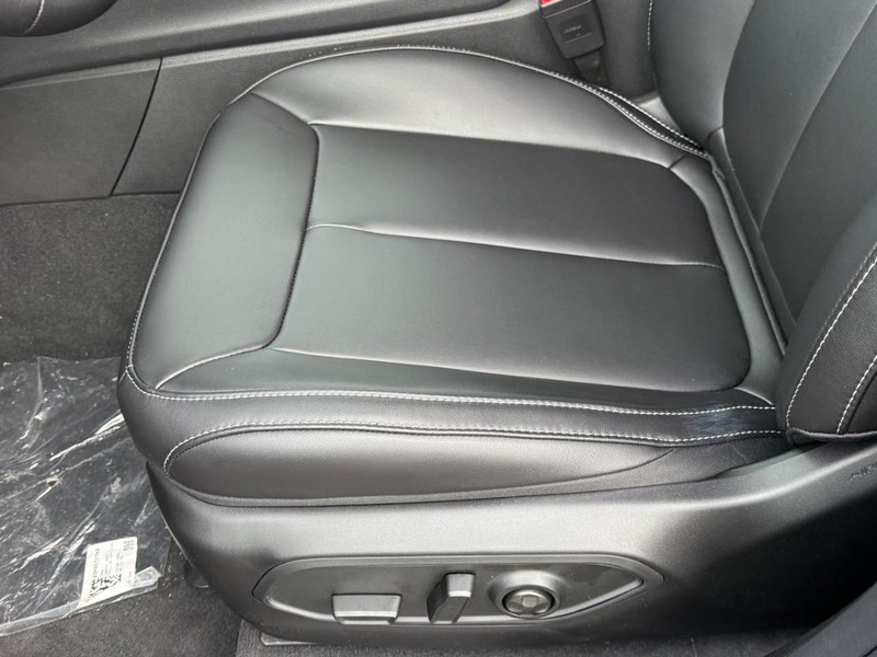 Jeep Grand Cherokee L Vehicle Full-screen Gallery Image 13