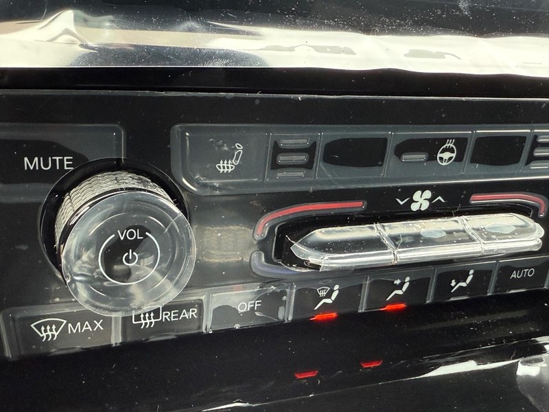 Jeep Grand Cherokee L Vehicle Full-screen Gallery Image 17