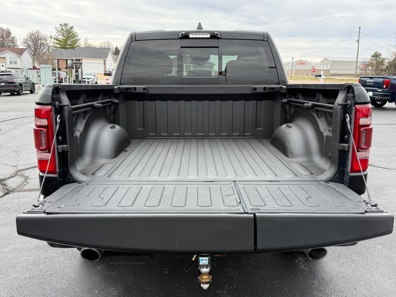 Ram 1500 Vehicle Full-screen Gallery Image 4