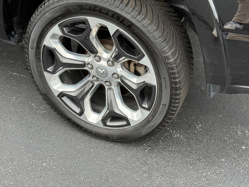 Ram 1500 Vehicle Full-screen Gallery Image 8