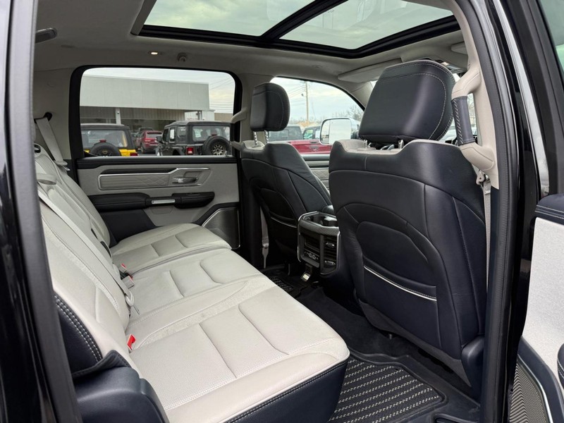 Ram 1500 Vehicle Full-screen Gallery Image 11