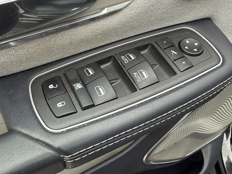 Ram 1500 Vehicle Full-screen Gallery Image 15