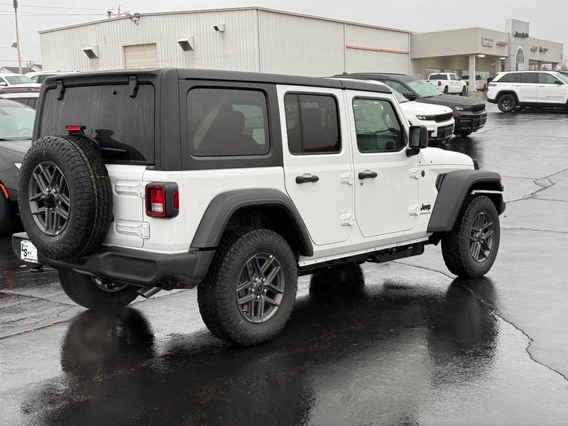 Jeep Wrangler Vehicle Full-screen Gallery Image 3