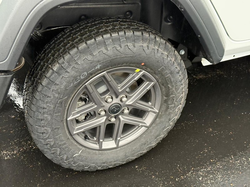 Jeep Wrangler Vehicle Full-screen Gallery Image 4