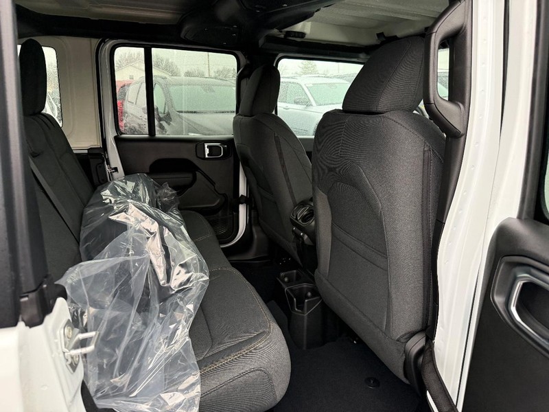 Jeep Wrangler Vehicle Full-screen Gallery Image 5