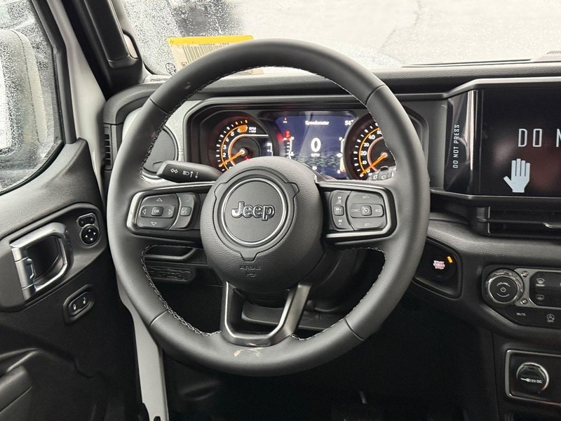 Jeep Wrangler Vehicle Full-screen Gallery Image 7