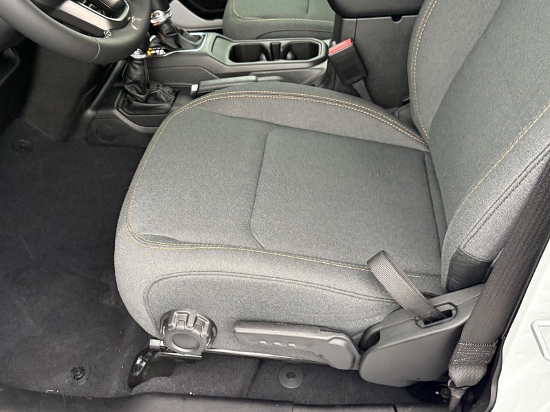 Jeep Wrangler Vehicle Full-screen Gallery Image 10