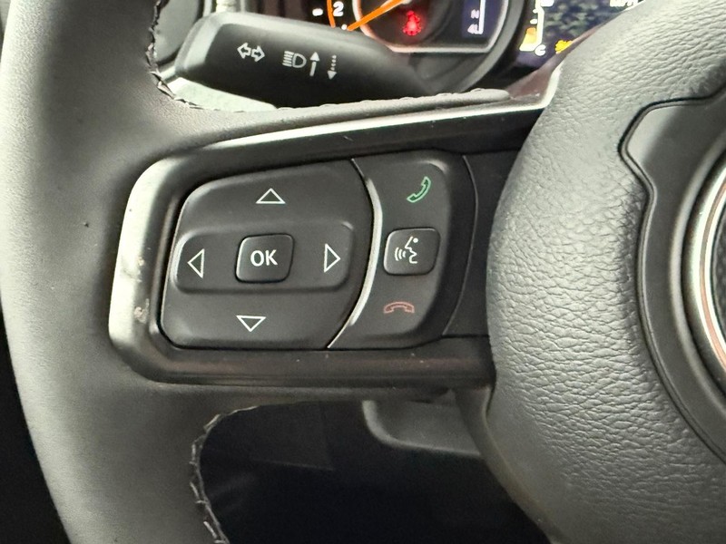 Jeep Wrangler Vehicle Full-screen Gallery Image 12