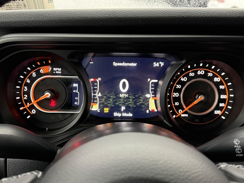 Jeep Wrangler Vehicle Full-screen Gallery Image 14