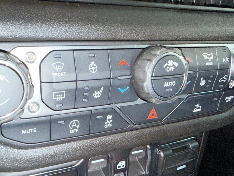 Jeep Wrangler Vehicle Full-screen Gallery Image 15