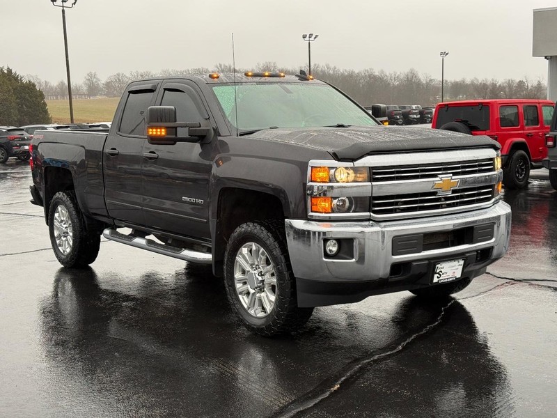 Chevrolet Silverado 2500HD Vehicle Full-screen Gallery Image 2