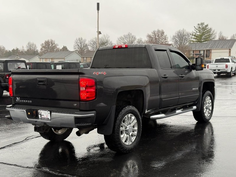 Chevrolet Silverado 2500HD Vehicle Full-screen Gallery Image 3