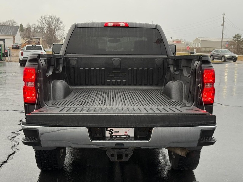 Chevrolet Silverado 2500HD Vehicle Full-screen Gallery Image 4