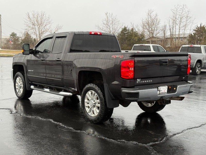 Chevrolet Silverado 2500HD Vehicle Full-screen Gallery Image 6
