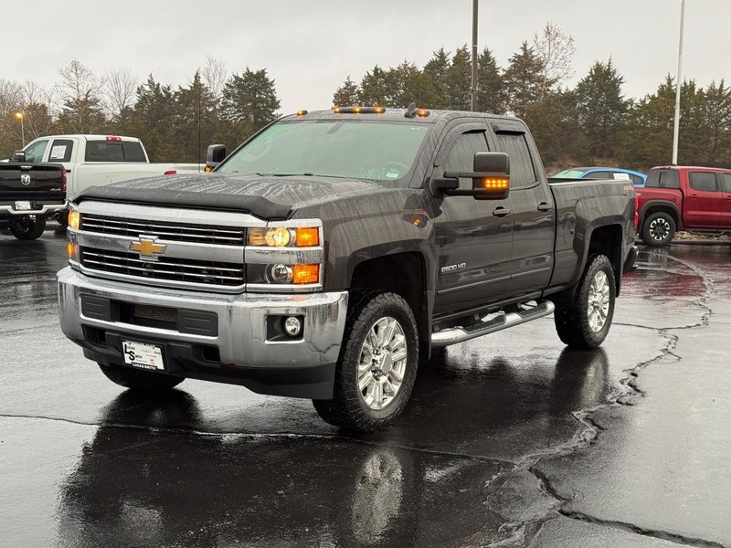 Chevrolet Silverado 2500HD Vehicle Full-screen Gallery Image 8