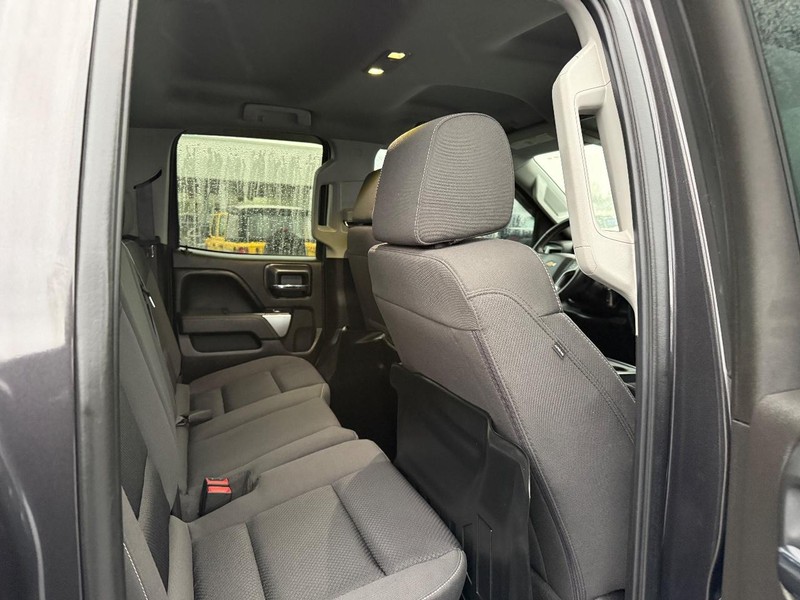 Chevrolet Silverado 2500HD Vehicle Full-screen Gallery Image 10