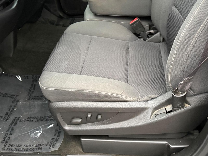 Chevrolet Silverado 2500HD Vehicle Full-screen Gallery Image 15