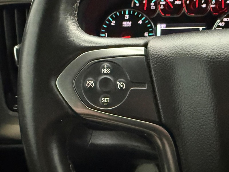 Chevrolet Silverado 2500HD Vehicle Full-screen Gallery Image 17