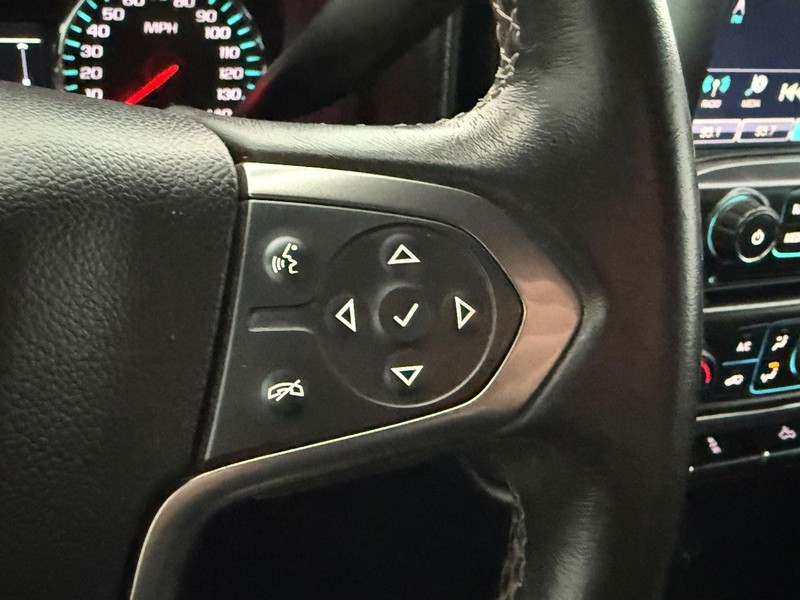 Chevrolet Silverado 2500HD Vehicle Full-screen Gallery Image 18