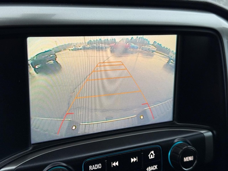 Chevrolet Silverado 2500HD Vehicle Full-screen Gallery Image 21