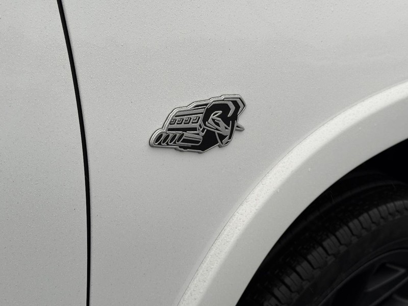 Ram 1500 Vehicle Full-screen Gallery Image 5