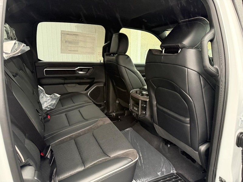 Ram 1500 Vehicle Full-screen Gallery Image 6