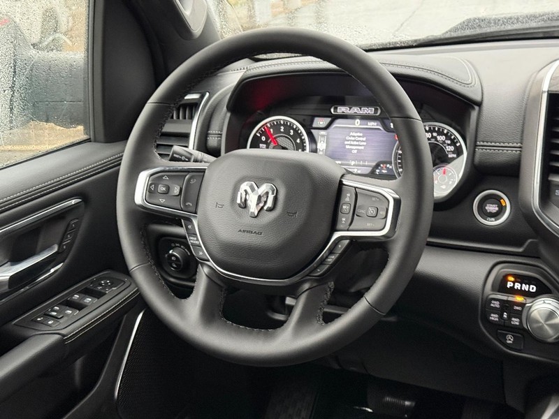 Ram 1500 Vehicle Full-screen Gallery Image 8