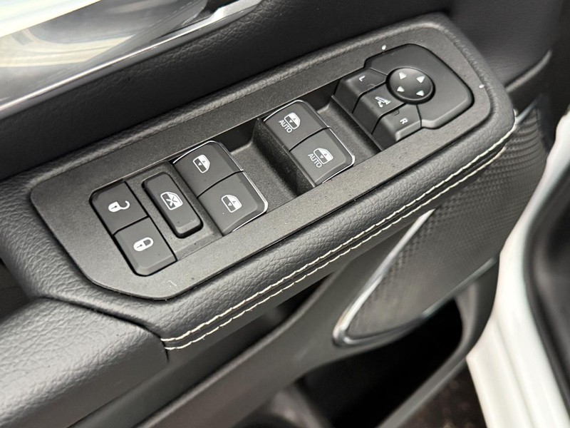 Ram 1500 Vehicle Full-screen Gallery Image 10