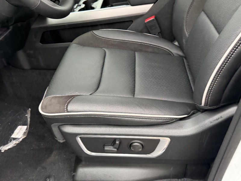 Ram 1500 Vehicle Full-screen Gallery Image 11