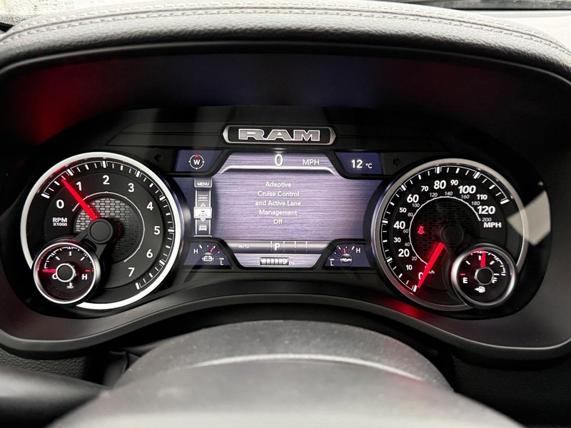 Ram 1500 Vehicle Full-screen Gallery Image 14