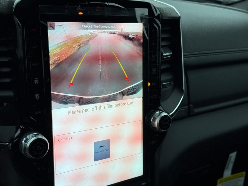 Ram 1500 Vehicle Full-screen Gallery Image 15